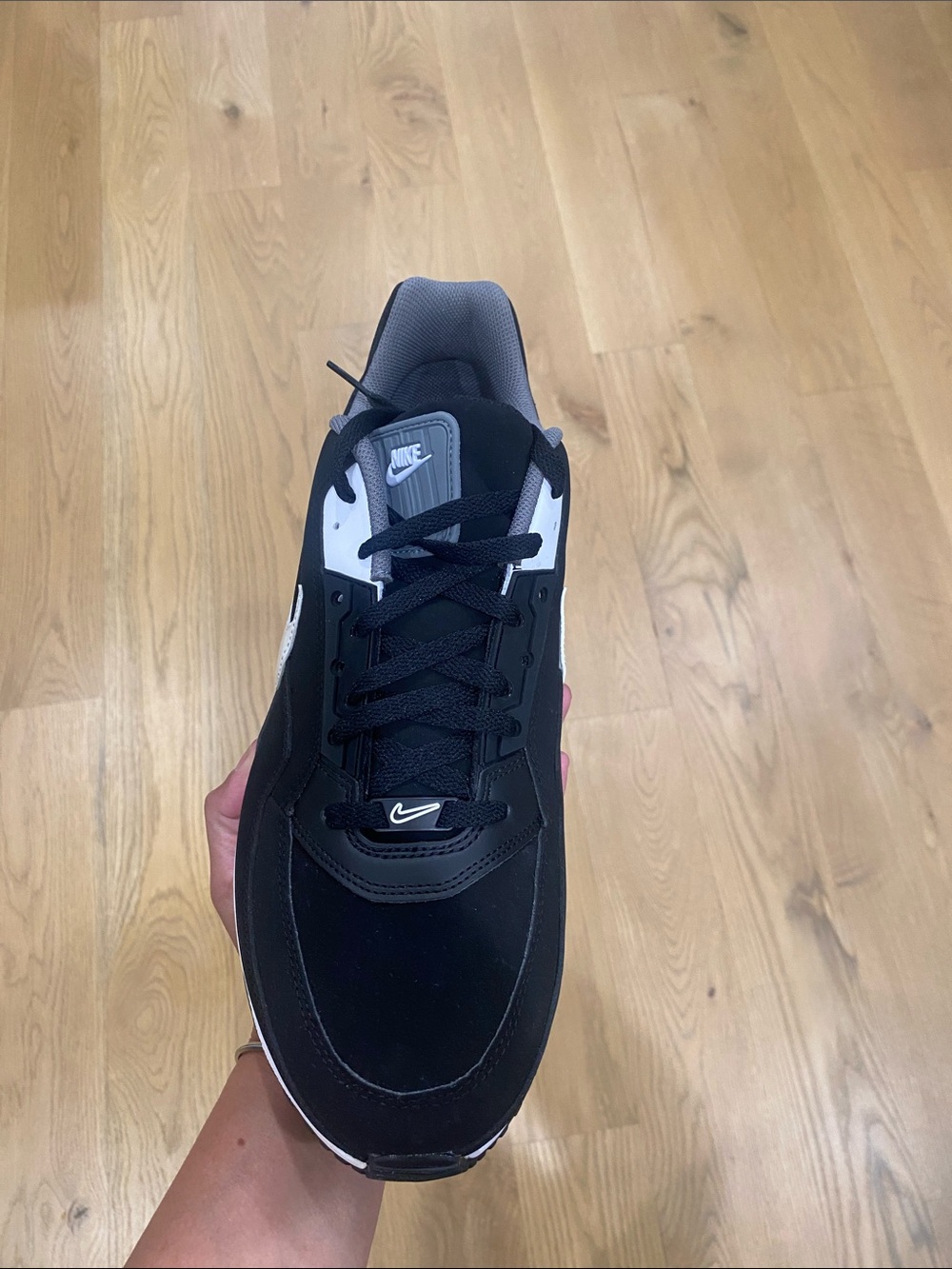 Nike Air Max Men's Black and White Running Sneakers - Picture 5 of 14